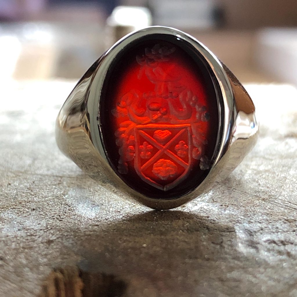 Red Agate Family Crest Ring: Personalized Solid Gold Signet